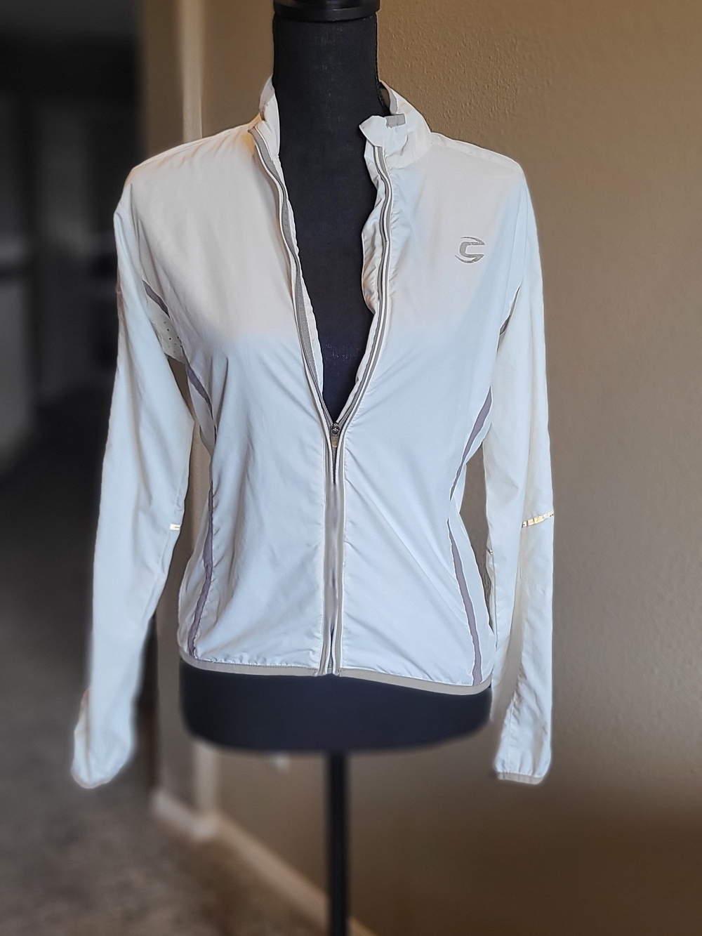 Women’s White Lightweight Winbreaker Jacket with Subtle Reflective Details